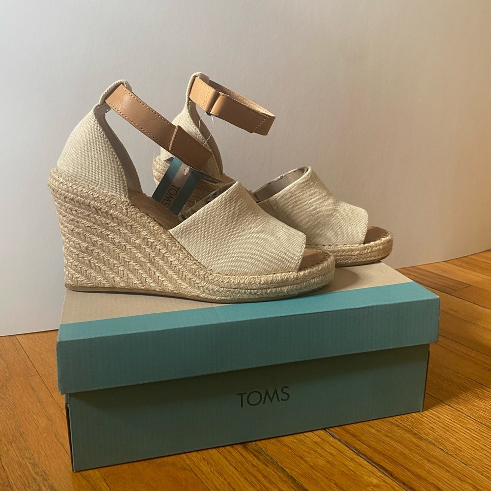 NWT Toms Marisol sandal